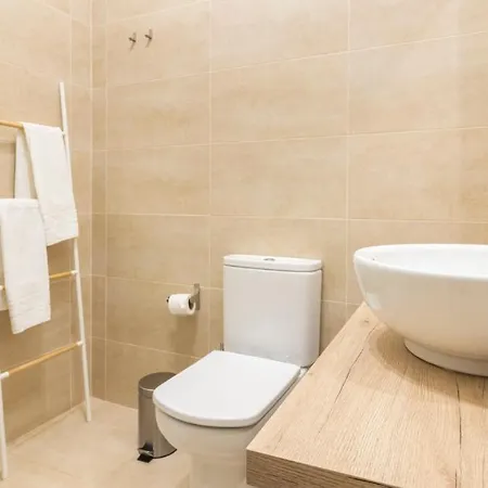 Plum Guide - Lobster Life Apartment Lisbon